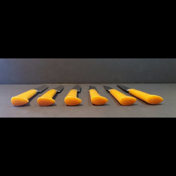 Royal Brand Butterscotch Bakelite Steak Knives - Picture 3 of 5